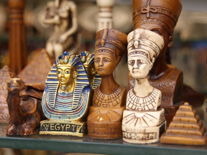 What are the most popular souvenirs in Egypt?